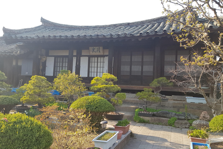 Gyeongju: UNESCO Sites Storytelling Tour (Small Group) Small Group Tour (Max 6 Pax)