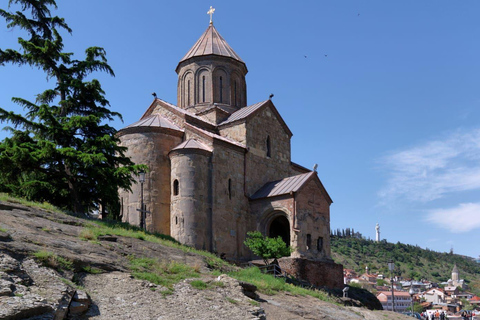 Tbilisi: Kutaisi 2-Day Tour with Caves and Canyon