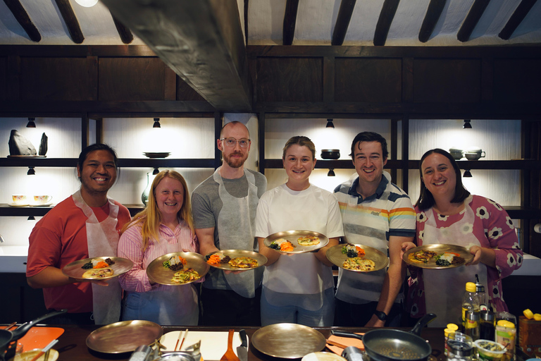 Clase de cocina Royal Seoul en un hanok centenarioClase de cocina real de Seúl en una casa tradicional hanok de 100 años de antigüedad