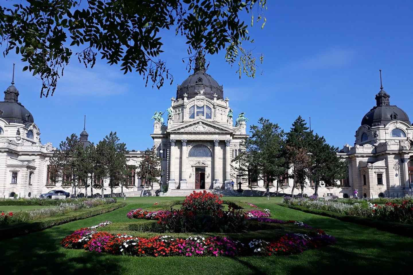 Budapest: Heroes' Square-City Park Tour & Music Performance