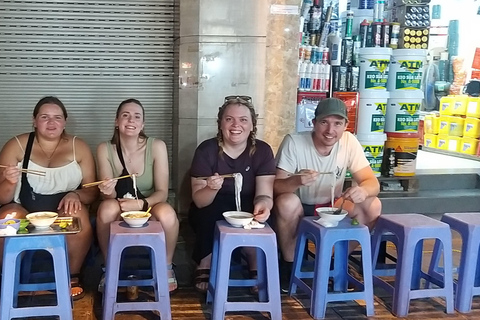 Hanoi: Comida callejera y tour a pie en grupo reducido