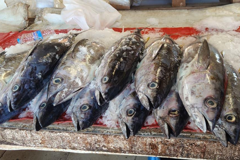 Muscat: Visit Sinaw Market, Izki Village, & Jarnan Cave Tour
