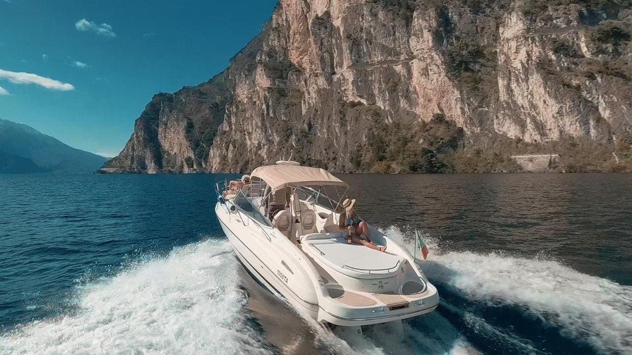 Riva del Garda: Private Schnellboot-Tour mit Malcesine und Limone