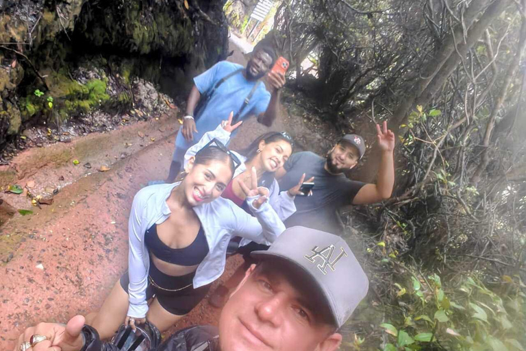San José: La Paz Waterfalls & Cloud Forest Guided Tour La Paz Waterfall Gardens Tour & Transfer. WITHOUT LUNCH