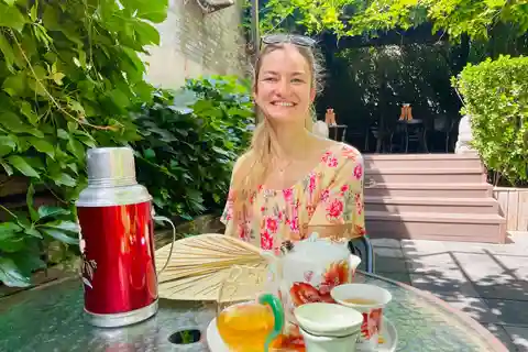 Bite and Stroll: Brunch Tour in Old Town Beijing!
