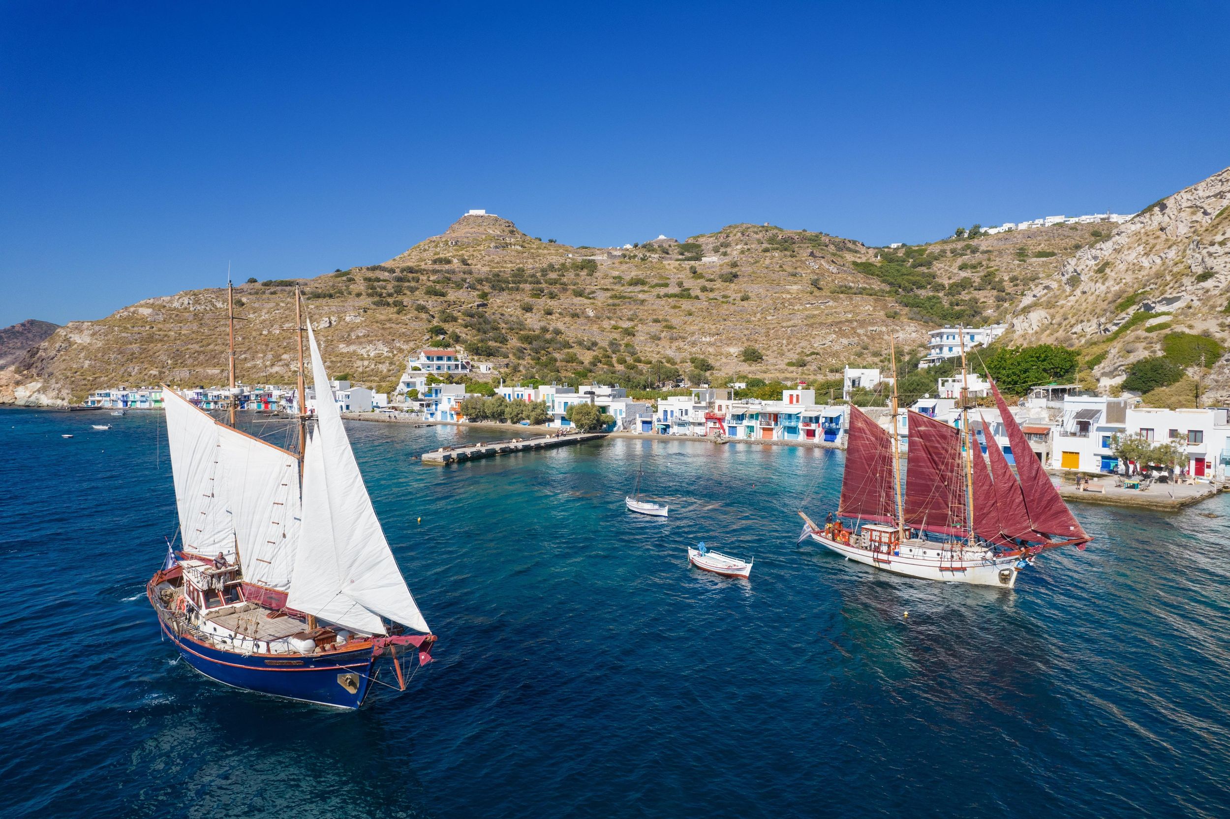 Milos: Ganztägige Kreuzfahrt mit dem traditionellen Boot