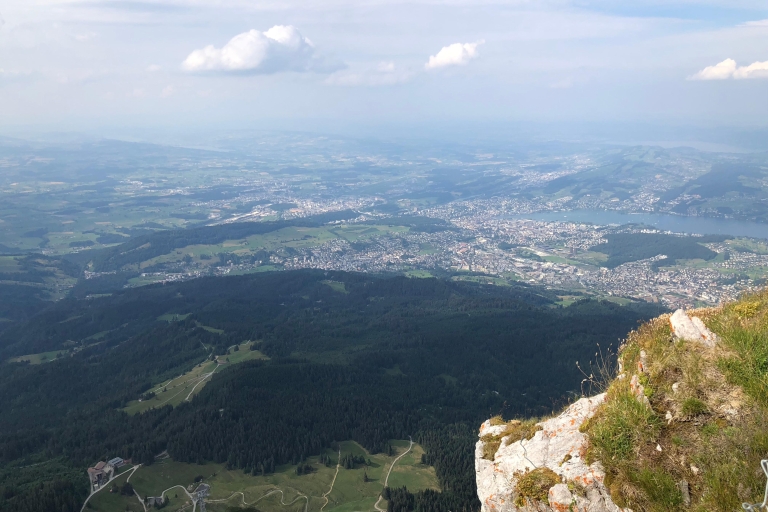 Z Bazylei: Prywatna wycieczka na górę Pilatus i nad Jezioro Czterech KantonówBazylea: Góra Pilatus i rejs po Jeziorze Czterech Kantonów - prywatna wycieczka