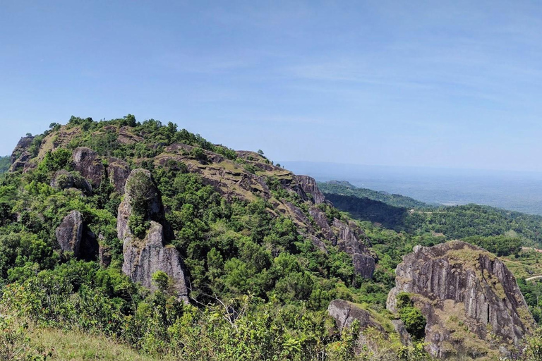 Yogyakarta Soft Trekking Tour do starożytnego wulkanu NglanggeranJednodniowa wycieczka trekkingowa w Yogyakarcie