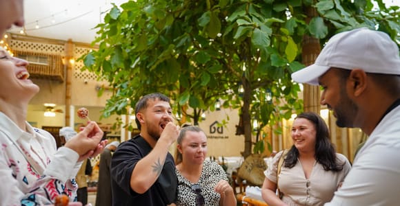 Dubai: Altstadt, Souks, Street Food, geführte Tour & Abra-Fahrt