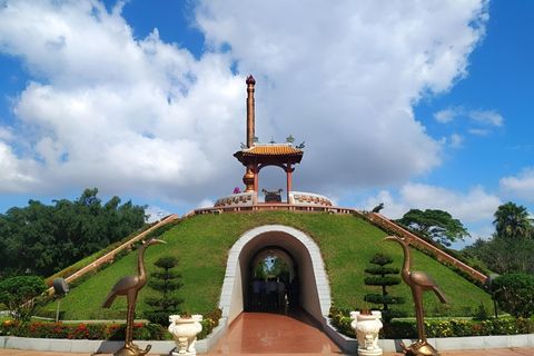 Hue to DMZ Full-Day Tour: Quang Tri Citadel, Vinh Moc Tunnel Group Tour