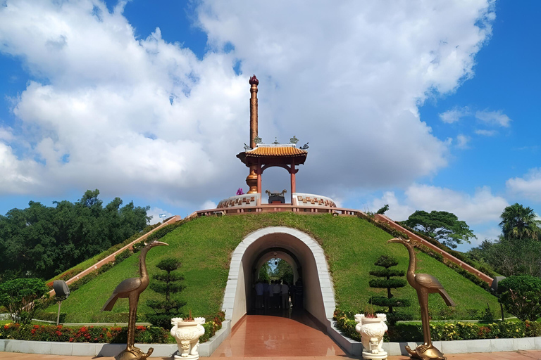 Hue to DMZ Full-Day Tour: Quang Tri Citadel, Vinh Moc Tunnel Group Tour