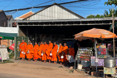 Siem Reap: City Highlights Cycling Tour with Breakfast