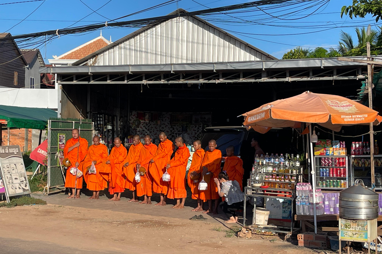 Siem Reap: City Highlights Cycling Tour with Breakfast