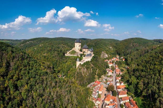 Prag: Private Tour zur Burg Karlštejn und zum Dorf