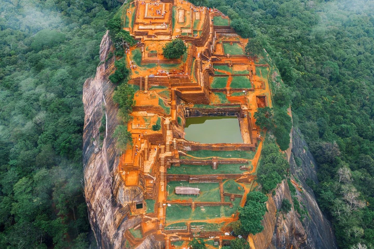 From Colombo: 2-Day Sigiriya and Kandy Private Heritage Tour