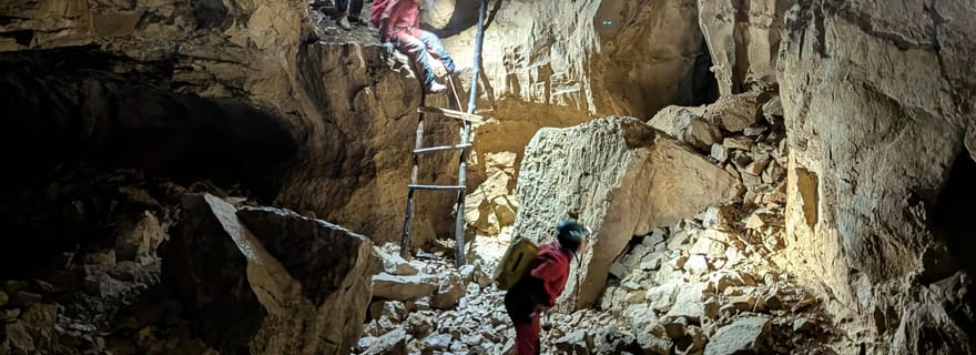 Expérience de spéléologie sauvage dans la grotte de Melouri près de Koutaïssi