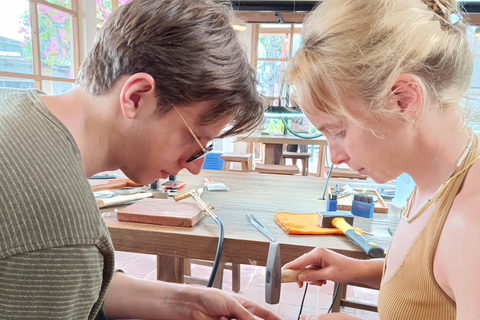 Bali : Cours de fabrication de bijoux à Canggu avec 7 grammes d'argent1:30 PM