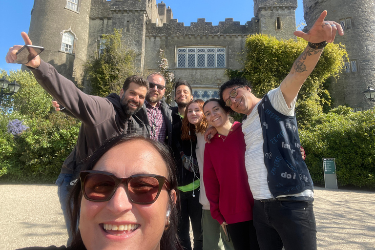 DUBLIN: Malahide castle and Howth MULTILINGUAL full day tourDUBLINO: Castello di Malahide e Howth Tour multilingue di un giorno