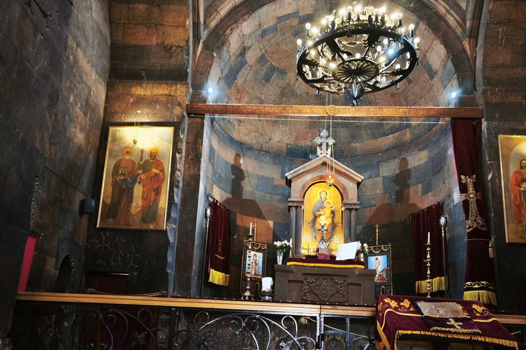 Tbilisi: Private Ride to Yerevan with Wine Tasting