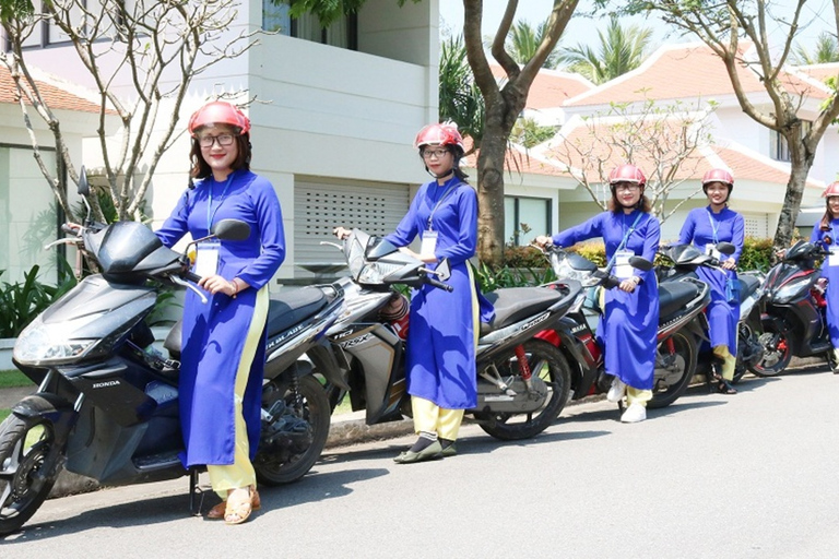 Da Nang: Private City Tour by Scooter with Ao dai Lady Rider