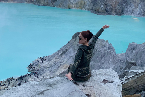 Banyuwangi: Escursione di un giorno al Monte Ijen con visita guidata al fuoco blu di mezzanotte