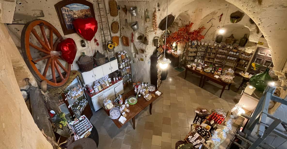 Afbeelding 23 van Matera: Proeverij van lokale producten en wijn in oude grotten in de Sassi