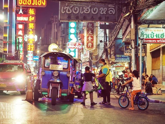 Amazing Tuk-Tuk Tour Bangkok By Night with Chinatown Street