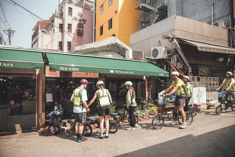 Séoul : Visite culinaire de l&#039;après-midi en Ebike et &quot;Happy Hour&quot; (nourriture et boissons)