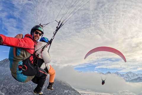 Interlaken: Tandem paragliding vlucht met pilootInterlaken: tandemparaglidingvlucht met piloot