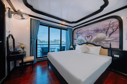 Lan Ha Bay Cruise with private balcony: biking, kayaking, meals - Image 2