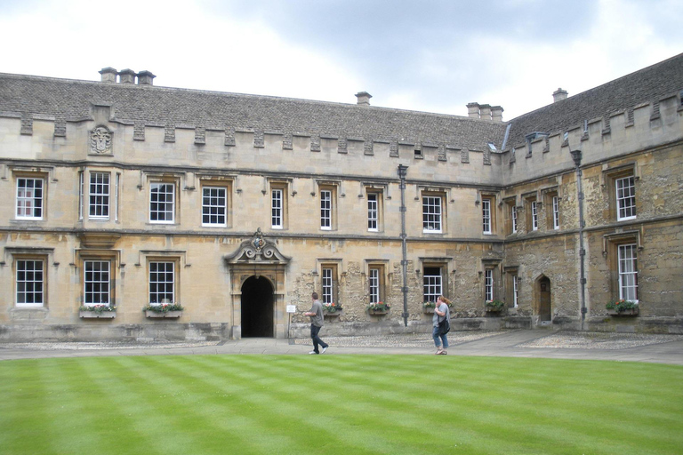 London: Cambridge-Newton to Nobel Prizes Guided Walking Tour