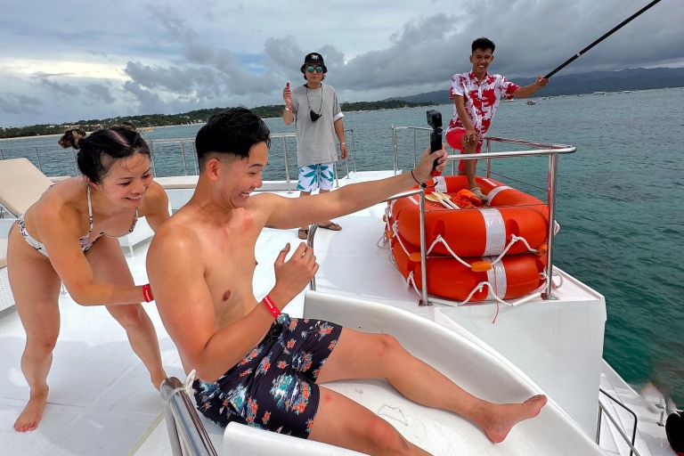 Crucero al atardecer en Boracay con RedWhale Party Yacht