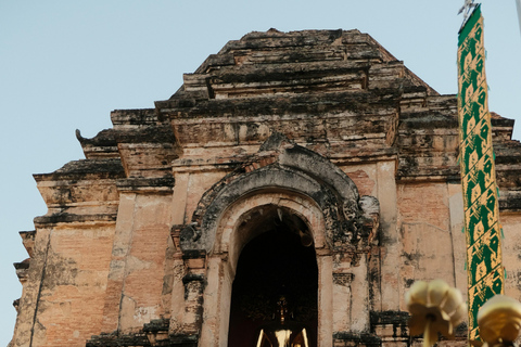 Chiang Mai: Temples & Old City Hidden Gems with local guide Private Tour (with transfer)