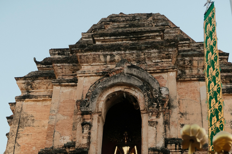 Chiang Mai: Temples & Old City Hidden Gems with local guide Private Tour (with transfer)