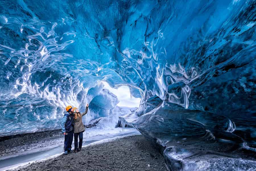 Von Jökulsárlón aus: Kristallblaue Eishöhle Super Jeep Tour. Foto: GetYourGuide Von Jökulsárlón aus: Kristallblaue Eishöhle Super Jeep Tour. Foto: GetYourGuide
