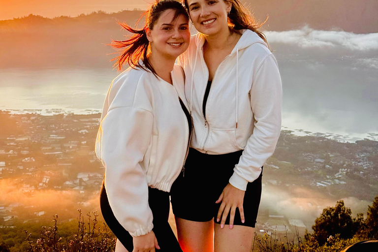 Esperienza in jeep o trekking all'alba sul Monte Batur + colazioneMonte Batur: escursione all'alba con colazione (punto d'incontro)