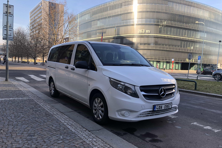 Flughafen Prag: Privater Transfer ins Stadtzentrum mit dem MinivanTransfer ins Stadtzentrum mit einem Minivan