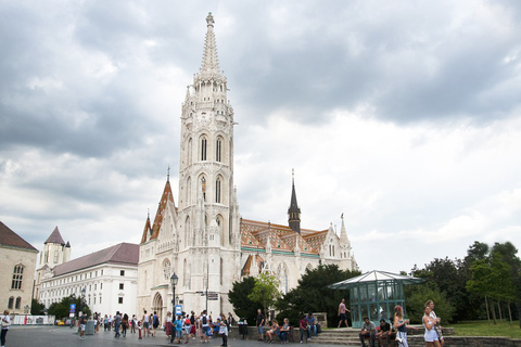 Budapest: tour a piedi del castello di Buda in tedescoTour privato in tedesco