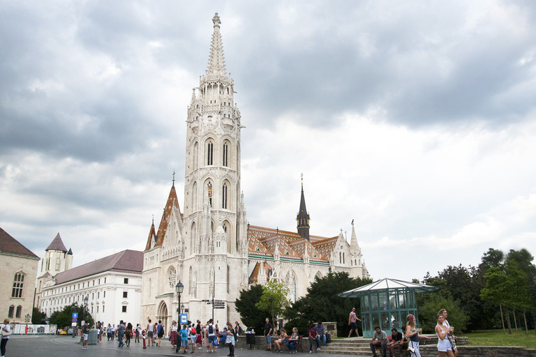 Budapest: tour a piedi del castello di Buda in tedescoTour privato in tedesco