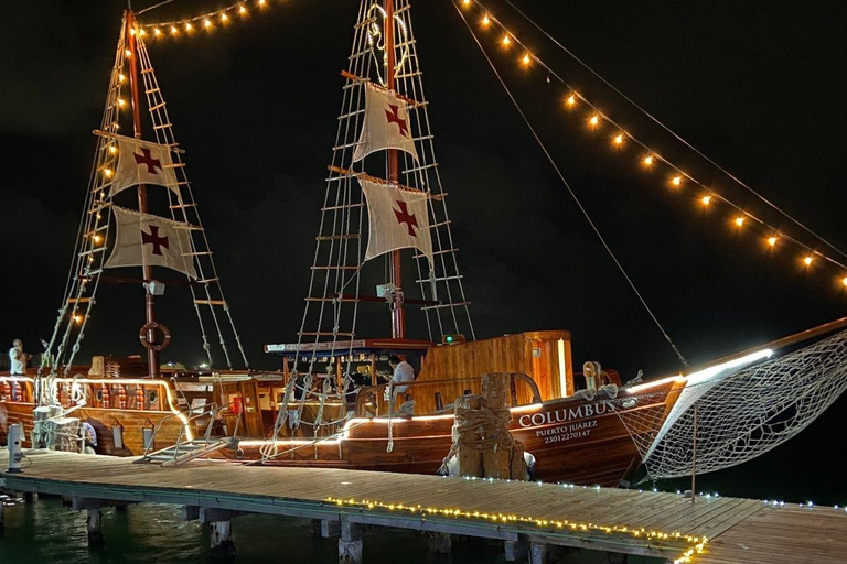 Cancun - en romantisk kväll En romantisk Galleon-kväll med middag, drinkar och musikUtflykt från Tulum - Vegetarisk middag