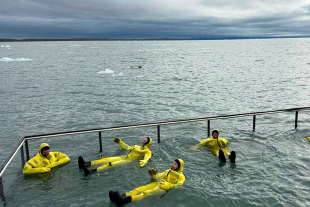 Isole Svalbard: crociera di 6 ore con galleggiamento sul ghiacciaio e pranzo