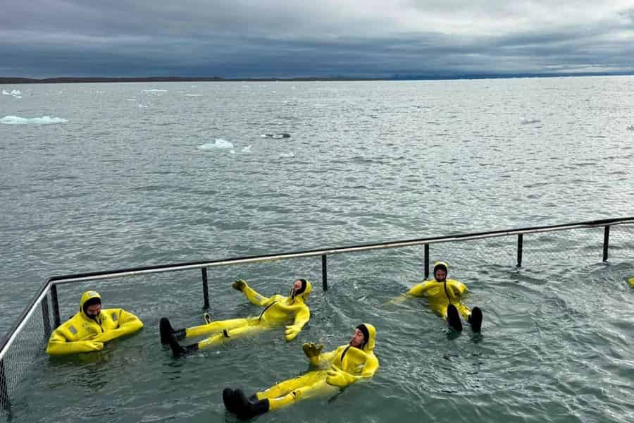 Spitzbergen: 6-stündige Bootstour mit Gletscher-Schwimm-Erlebnis und Mittagessen. Foto: GetYourGuide Spitzbergen: 6-stündige Bootstour mit Gletscher-Schwimm-Erlebnis und Mittagessen. Foto: GetYourGuide