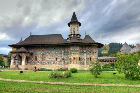 Tour privado desde Bucarest a los Monasterios de la UNESCO, Moldavia