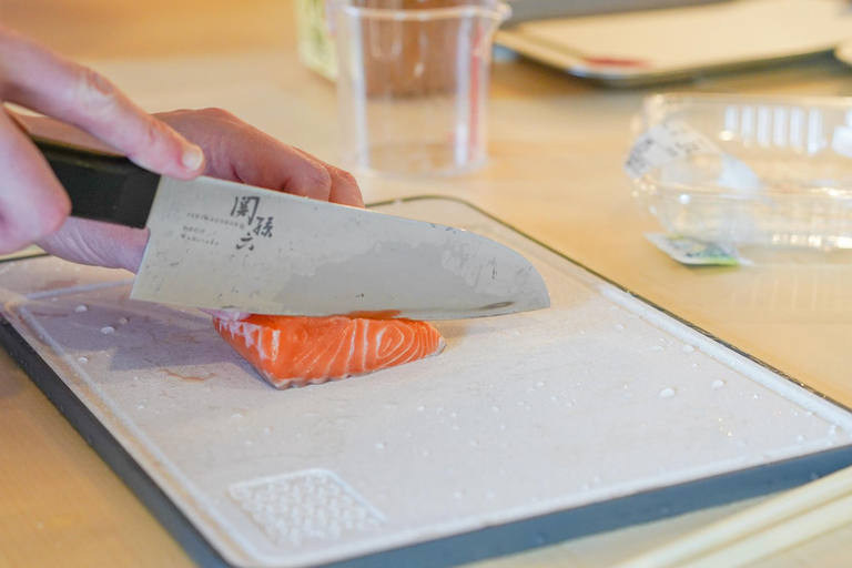 Tokyo : Cours de cuisine de sushi avec dégustation de saké