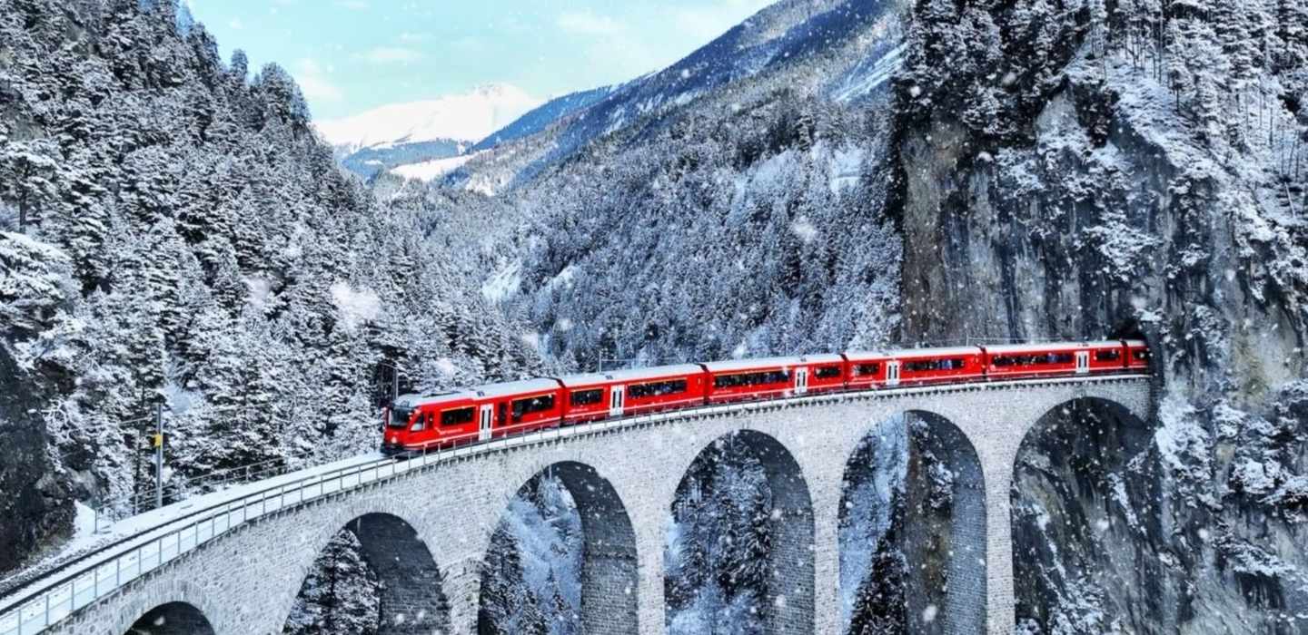 Von Mailand aus: Bernina Zug, Schweizer Alpen & St. Moritz Tagestour