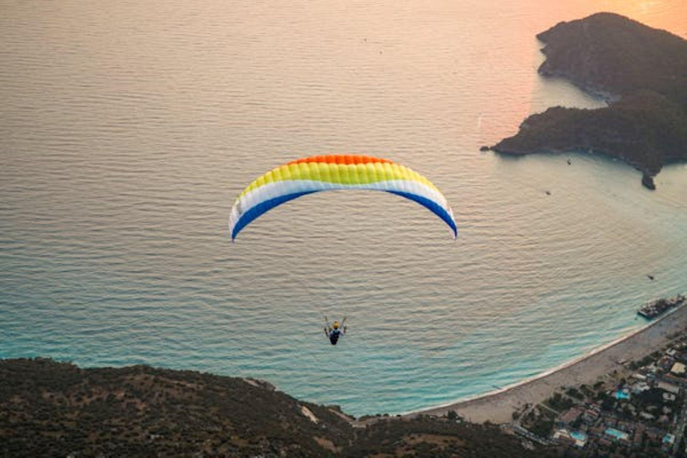 Tandem-Paragliding-Erlebnis mit HoteltransfersTandem-Gleitschirmfliegen mit Hoteltransfers für bis zu 9 Personen