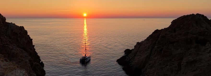 L'ile-rousse Corse Excursion catamaran: Agriates apéritif coucher de soleil