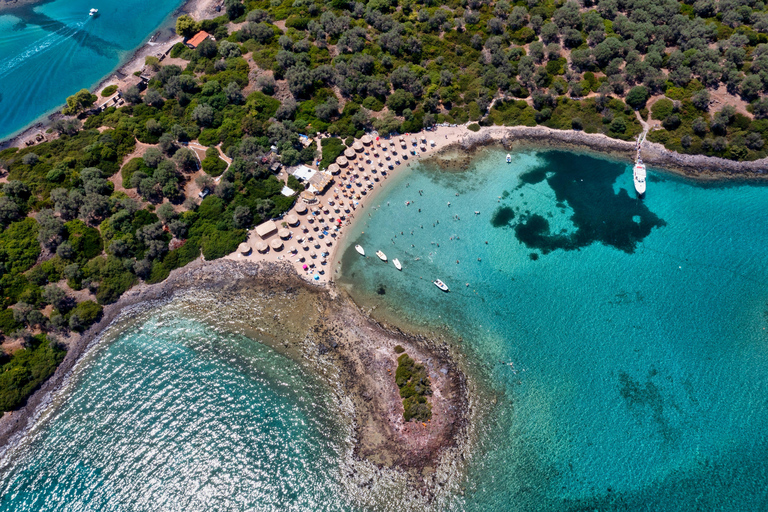 Athènes : excursion d&#039;une journée en bateau avec baignade et piscine thermaleAthènes : excursion d&#039;une journée en bateau vers les îles avec baignade