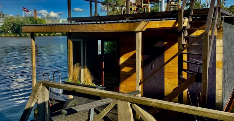 Qizning mushukidan oqim