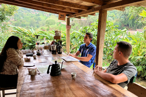 Von Medellín aus - Kaffee Tour: Privater Transport &amp; Verkostung